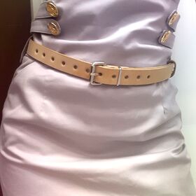 Лук со светлым ремнём